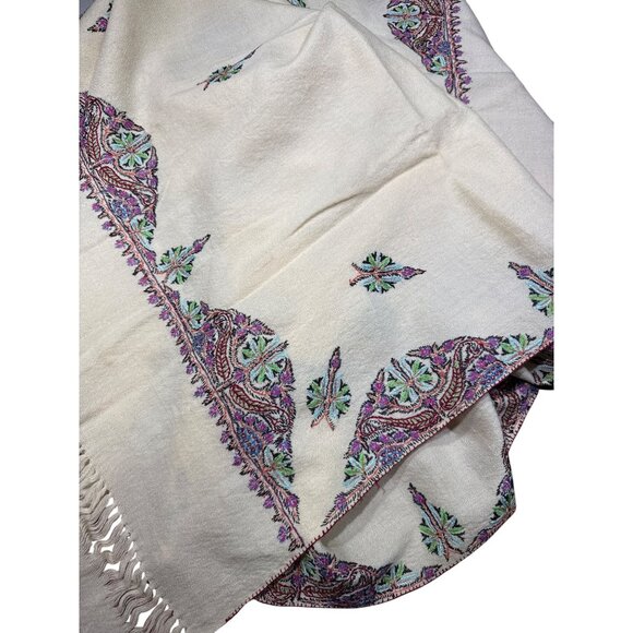 Hand-Embroidered Kashmiri Pashmina Shawl - Cream Wool With Silk Thread Floral Pa - Picture 4 of 12